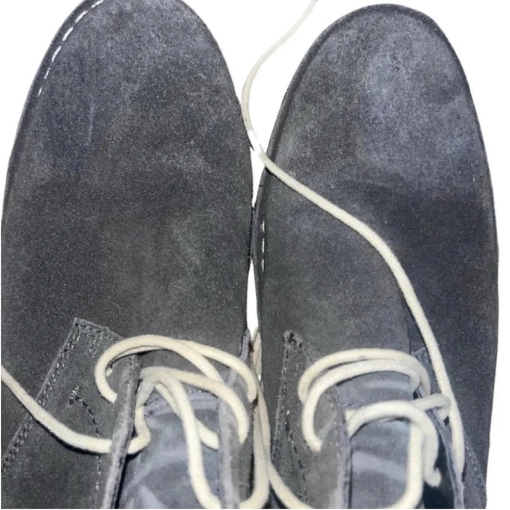 Men’s Kenneth Cole Leather Grey Suede Chukka Boot Color Desert Wind Size 9.5